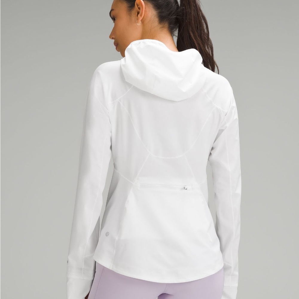 Lululemon mist Over Windbreaker Jacket in White- never worn! Size 2 - Picture 2 of 11